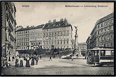 Østrig, Wien, Mölkerbastei med Liebenberg statue og sporvogne.