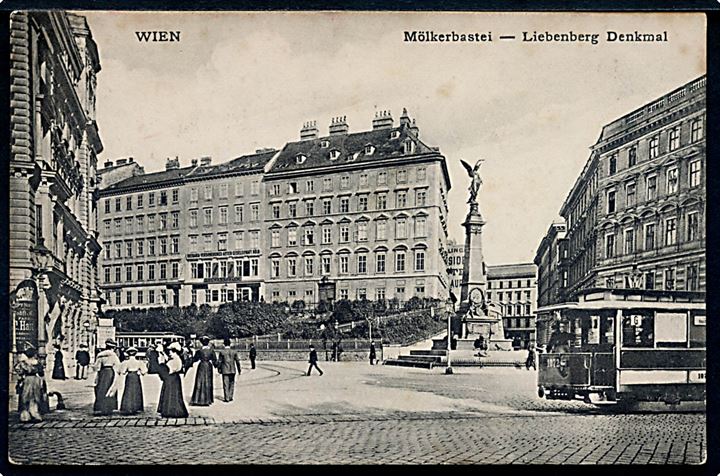 Østrig, Wien, Mölkerbastei med Liebenberg statue og sporvogne.