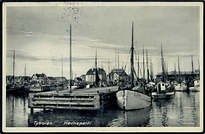 Thyborøn, havneparti med fiskefartøjer - bl.a. L.114. Harboøre Papirlager no. Y777131.