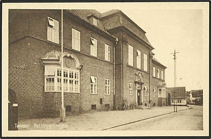 Retsbygningen i Tønder. H. Beck no. 60387. Kortet har været opklæbet.