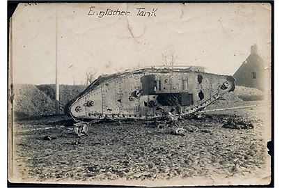 Tysk propaganda. Ødelagt britisk tank på Vestfronten under 1. verdenskrig. Foto 13x18 cm uden adresselinier.