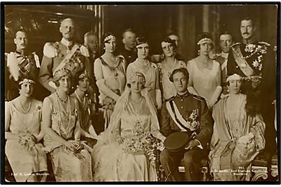 Prins Leopold af Belgien og Prinsesse Astrid af Sverige's bryllups billede. Med Kong Chr. X. Fotokort A. Eliasson no. 951.