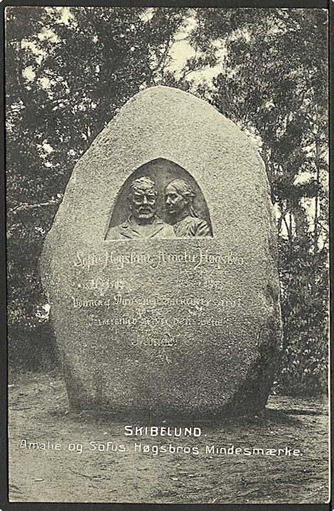 Amalie og Sofus Høgsbros mindesmærke i Skibelund. N. Paaskesen no. 11258.