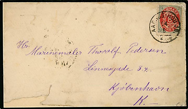 8 øre Tofarvet på brev annulleret med lapidar bureaustempel Aarhus - Hou JB. d. 24.6.1889 til Marinemaler Thorolf Pedersen i Kjøbenhavn. Lidt nusset og kuvert med ældre skade. 