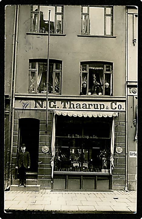 Gothersgade 50, N. G. Thaarup & Co. skotøjshandel. Fotokort no. 5070. Kvalitet 7