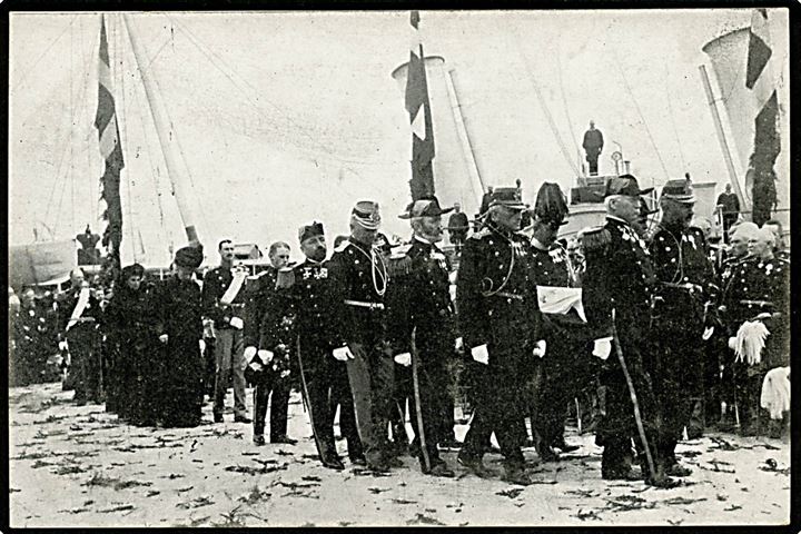 Kong Fr. VIII lig modtages fra kongeskibet “Dannebrog” 1912. U/no. Kvalitet 9