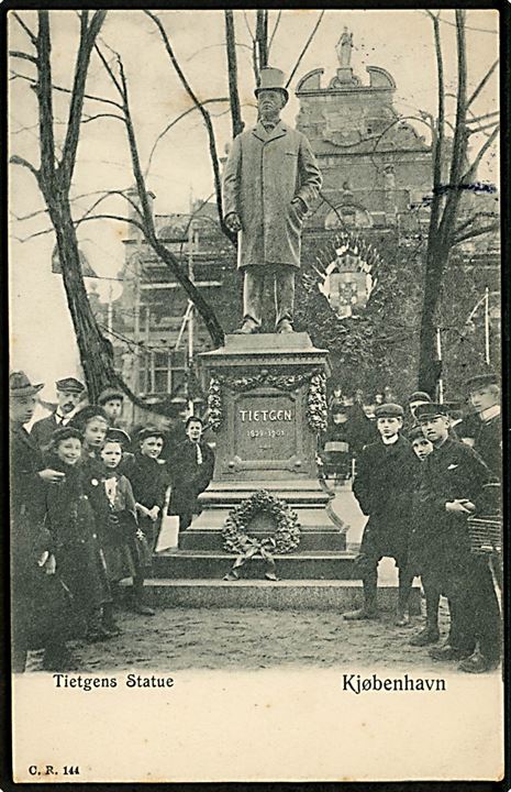 Børsen med C. F. Tietgen statue ved afsløringen i 1905. C. R. no. 144. Kvalitet 8