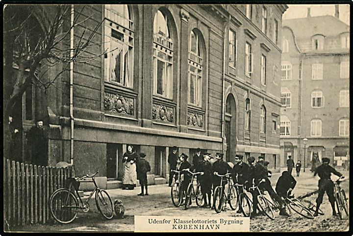 Margrethevej 2 (nuv. Suomivej) med klasselotteriets bygning og cykelbude. P. Alstrup no. 69. Kvalitet 7