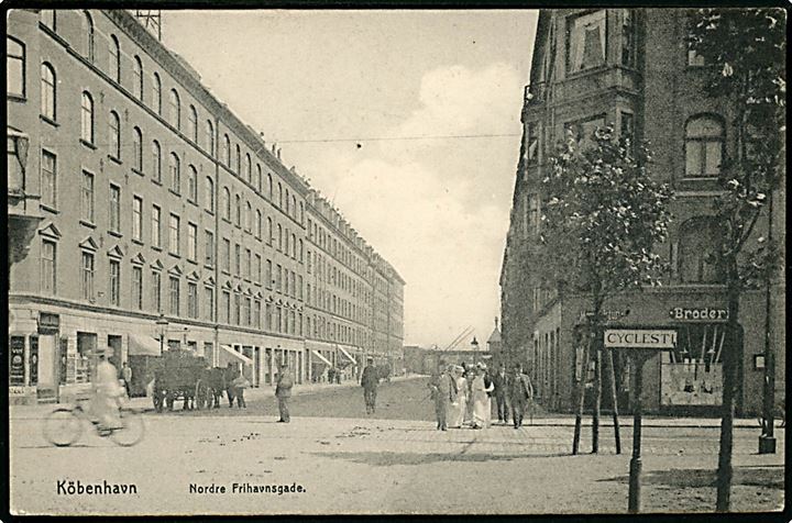 Nordre Frihavnsgade med skilt “Cyclesti”. N.N. no. 230. Kvalitet 8