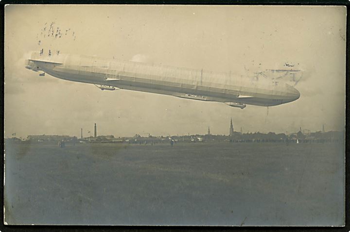 Luftskibet “Hansa” LZ13 lander på Kløvermarken 1912. Fotokort u/no. Kvalitet 7