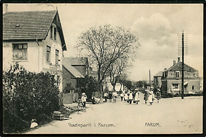 Farum, gadeparti. Frederiksberg Kunstforlag no. 25285. Kvalitet 7