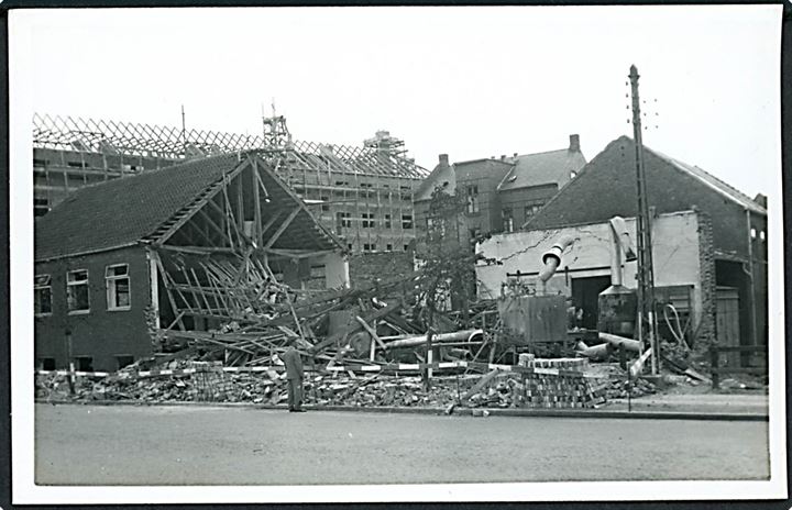 Verdenskrig 2. Ødelagte bygninger efter sabotage. Fotokort u/no. Kvalitet 9