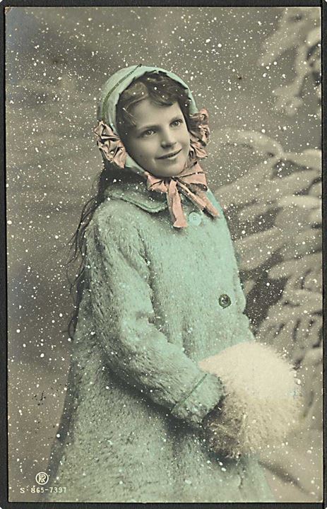Julekort med med kvinde i sne. RPN no. 865-7397.