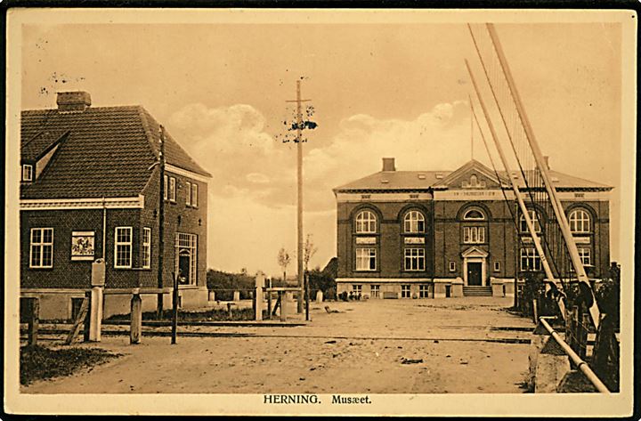 Herning, Museum og jernbaneoverskæring. P. Nielsen Green no. 29993. 