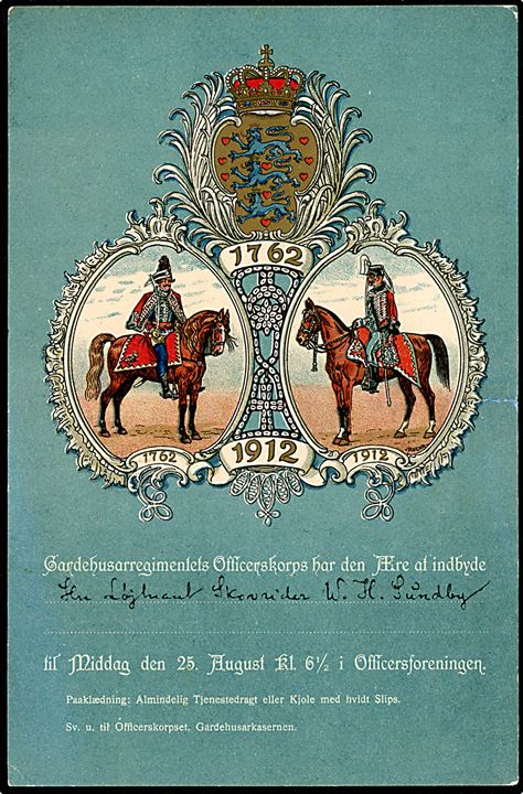 Rasmus Christiansen: Invitation til Gardehusarregimentets Officerskorps middag d. 25.8.1912. Lukket rift i højre side. 14x21 cm.