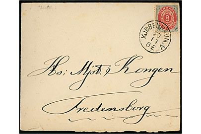8 øre Tofarvet på brev annulleret med lapidar Kjøbenhavn V. d. 20.10.188x til Hans Majestæt Kongen, Fredensborg. På bagsiden ank.stemplet Fredensborg.