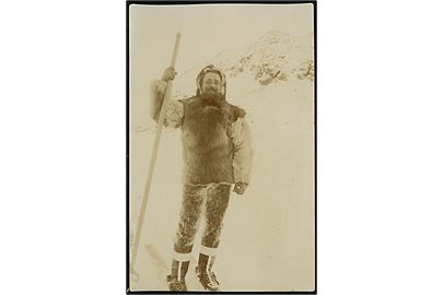 Grønland, dansk mand på ski. Fotokort u/no.