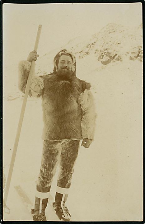 Grønland, dansk mand på ski. Fotokort u/no.