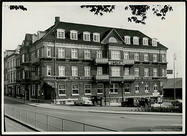  Randers, Hotel Westend. Fotografi ca. 12x17 cm. Forlæg til fremstilling af postkort fra Robert Olsens Kunstforlag. 