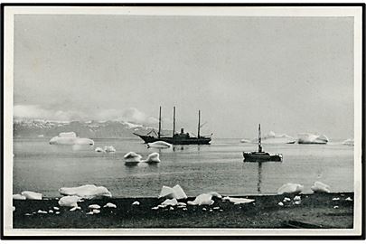 Grønlands skib ved kysten. Stenders / Grønlands Administration u/no.