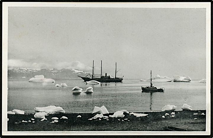 Grønlands skib ved kysten. Stenders / Grønlands Administration u/no.