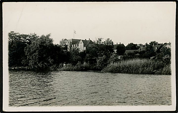 10 øre Bølgelinie på brevkort (Ry Højskole) dateret Ry Husholdningsskole og annulleret med brotype Ic * Ry *
 d. 2.8.1932 til Nakskov.
