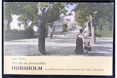 Fra det nu forsvundne Hørsholm af Inger Nielsen, lille bog hovedsageligt illustreret med gamle postkort. 96 sider.