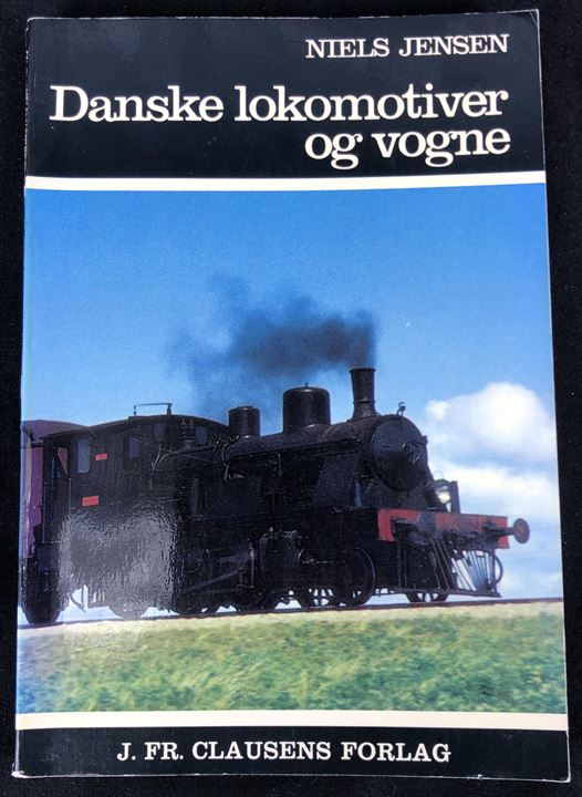 Danske lokomotiver og vogne af Niels Jensen. 256 sider jernbanehistorie. Clausens Jernbanebibliotek.