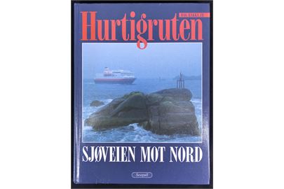 Hurtigruten - Sjøveien mot nord af Dag Bakka Jr. 208 sider illustreret gennemgang af fartøj på ruten.