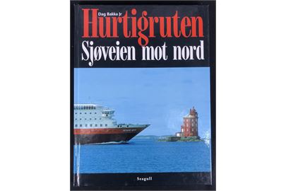 Hurtigruten - Sjøveien mot nord (Revideret udgave) af Dag Bakka Jr. 224 sider illustreret søfartshistorie.