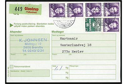 200 øre Bølgelinie og 4,20 kr. Margrethe (5) på adressekort for pakke annulleret med parentes stempel Brøndby Strand (Vallensbæk) d. 26.1.1990 til Herlev. Påsat fortrykt pakke-reg.-etiket: Glostrup (Vallensbæk).