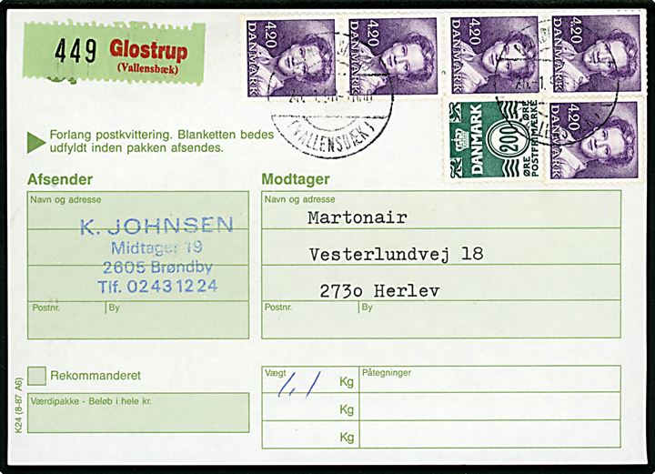 200 øre Bølgelinie og 4,20 kr. Margrethe (5) på adressekort for pakke annulleret med parentes stempel Brøndby Strand (Vallensbæk) d. 26.1.1990 til Herlev. Påsat fortrykt pakke-reg.-etiket: Glostrup (Vallensbæk).
