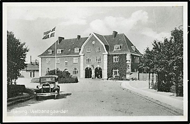 Hjørring, Vestbanegården med automobil. Stenders Hjørring no. 142.