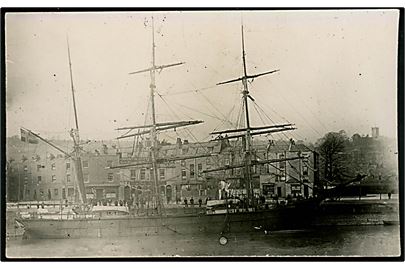 Neptun, norsk 3-mastet skonnert af Porsgrund. Strandet og forlist 1907 ved Venezuela. Fotokort u/no.