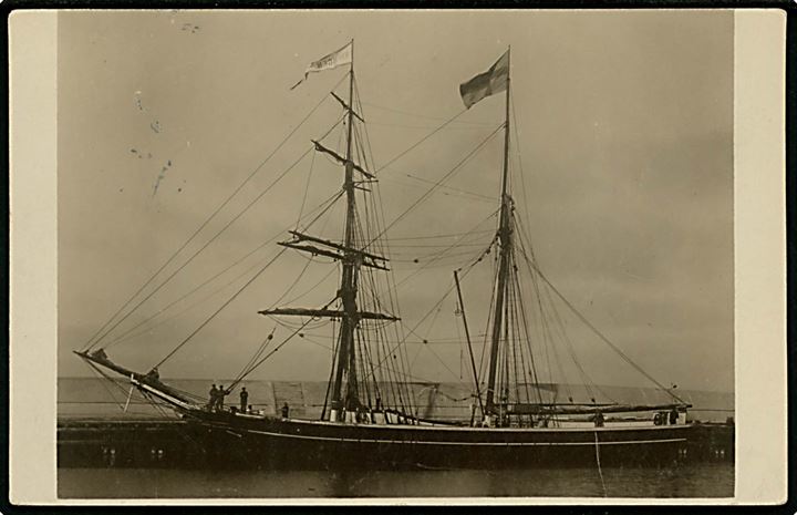 Vikingen, svensk skonnertbrig. Tidl. Niels Juel af Svendborg, solgt 1908 til Sverige og forlist d. 28.11.1910. Fotokort u/no.