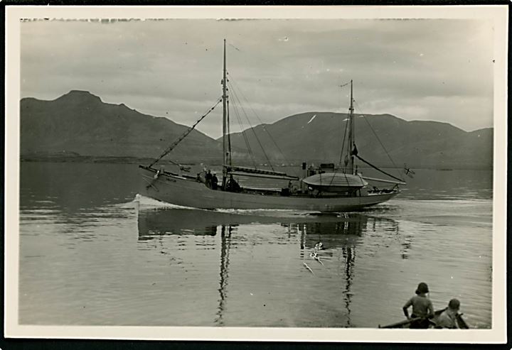Inspektionsbåd Gautur fotograferet i Siglufjord, 1938. Fotografi ca. 10x15 cm.