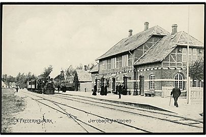 Frederiksværk. Jernbanestationen. A. Jensen u/no. 