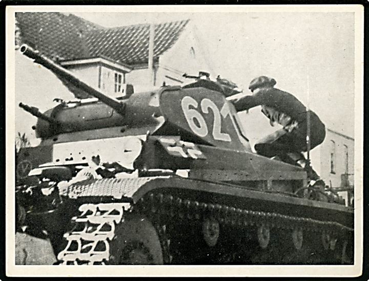 Kampene d. 9.4.1940. Lette Tyske tanks rykker gennem Aabenraa. Fotograf Th. Christesen.