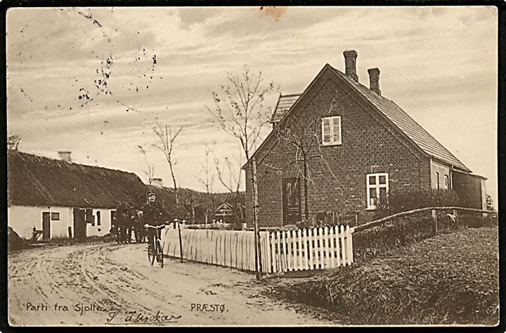 Sjolte ved Præstø. Parti med cyklende postbud. A. Jensen no. 21084.