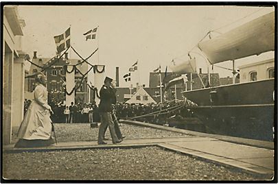 Lemvig. Kongebesøget d. 04.08.1908 med Kong Fr. VIII og Dronning Lovisa. Fotokort fra havnen. u/no. 