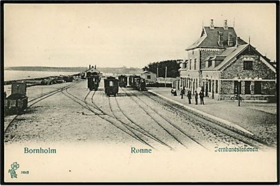 Rønne jernbanestation med damptog. P. Alstrup no. 3642