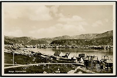 Hammerfest, havneparti. Frankeret med 7 øre Posthorn og annulleret med sejlende bureaustempel Trondheim - Kirkeves d. 28.6.1939 til Tyskland.