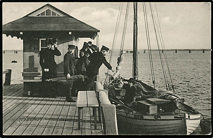 Nykøbing F., fiskebroen med lille sejlbåd. V. Kristoffersen no. 19409.