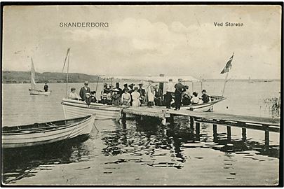 Skanderborg. Ved Storesø med turbåden Turisten. Stenders no. 3907.