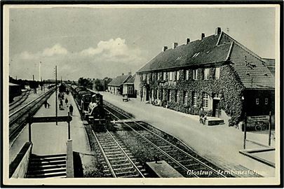 Glostrup jernbanestation med holdende damptog. R. Olsen no. 15742.