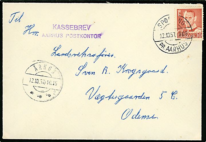 30 øre Fr. IX på brev annulleret med pr.-stempel Spørring pr. Aarhus d. 12.10.1957 via Århus d. 12.10.1957 til Odense. Violet stempel Kassebrev Aarhus Postkontor.