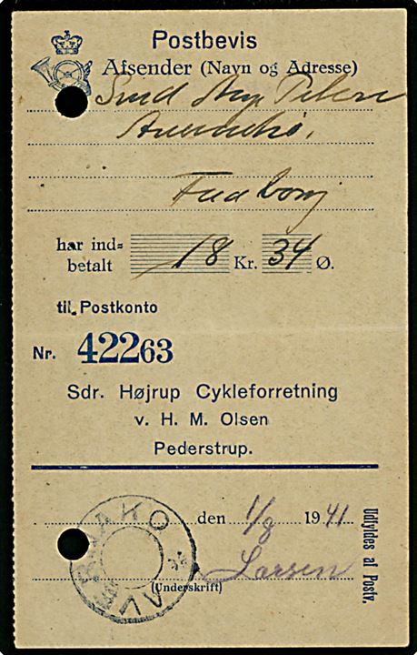 Postbevis for indbetaling med udslebet stjernestempel AVERNAKØ d. 1.8.1941. 2 arkivhuller.