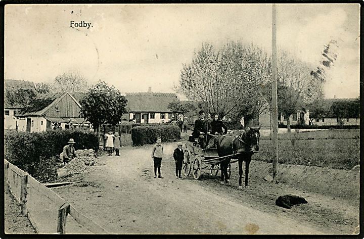 Fodby, gadeparti med hestevogn. E. Arnholtz u/no.