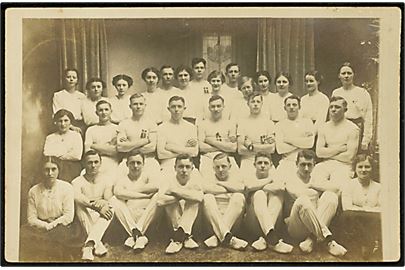 Gymnastikhold. Fotokort anvendt fra Lille Skensved ca. 1919. U/no.