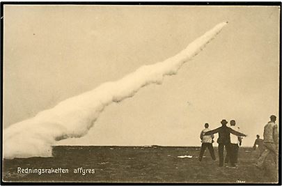Redningsraket affyres ved Vestkysten. H. Riegel no. 44551.